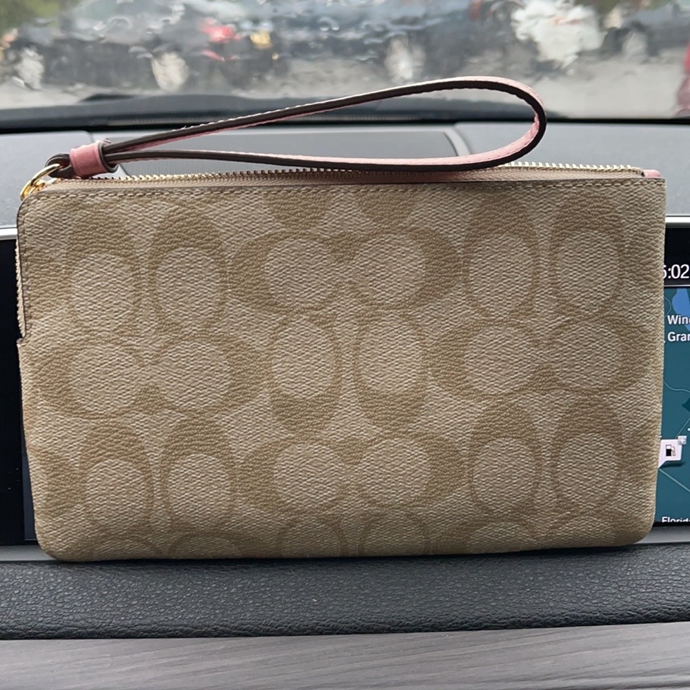 COACH SIGNATURE DISNEY LARGE CORNER ZIP WALLET - Picture 3 of 16